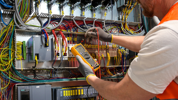 Evaluación de confiabilidad de sistemas eléctricos críticos